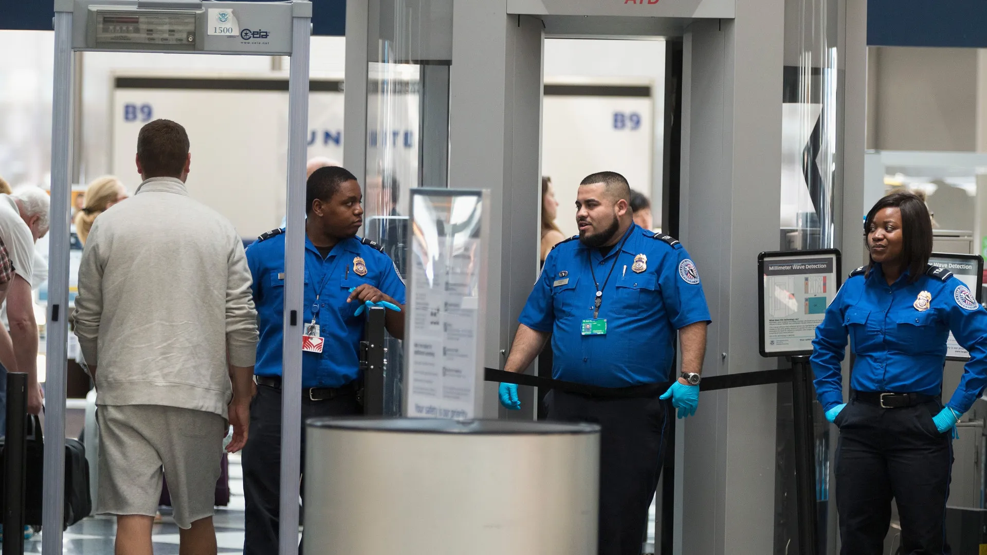 Estados Unidos elimina el requisito de quitarse los zapatos en controles de seguridad