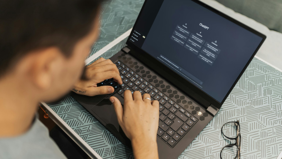 El-caso-Soelberg-La-historia-que-conmociona-a-Europa-y-replantea-los-limites-de-la-IA