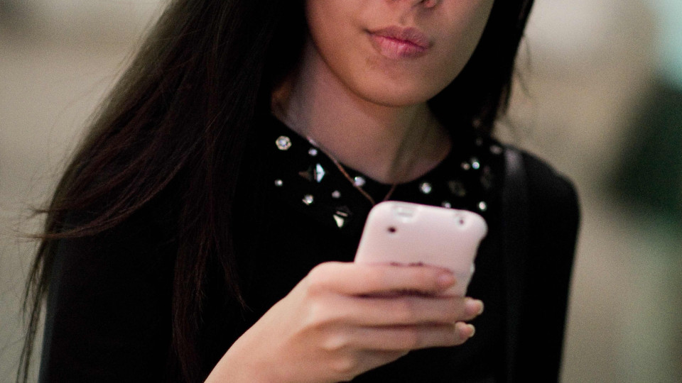 Posting-Ennui-La-fatiga-digital-en-la-era-de-la-sobreesaturacion