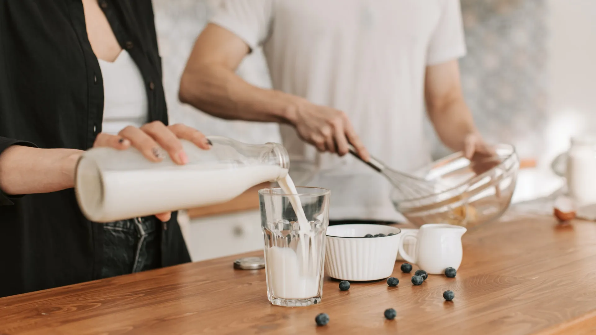 &iquest;Leche de almendra o de avena? La batalla silenciosa en la nueva era del consumo vegetal